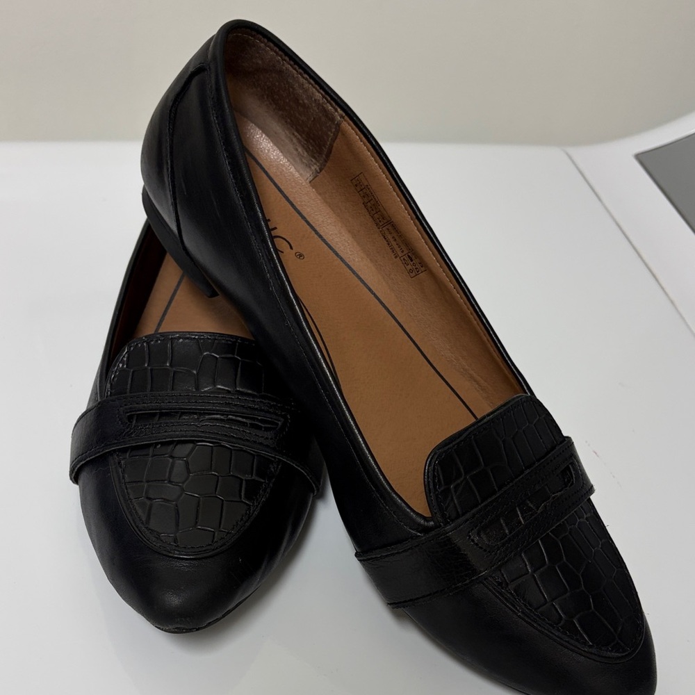 Vionic Black Croc-Patterned Loafers - image 3